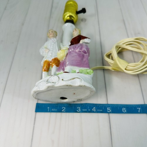 Lampada da tavolo accento statuina coppia corteggio vittoriana porcellana tedesca boudoir - Foto 15 di 16