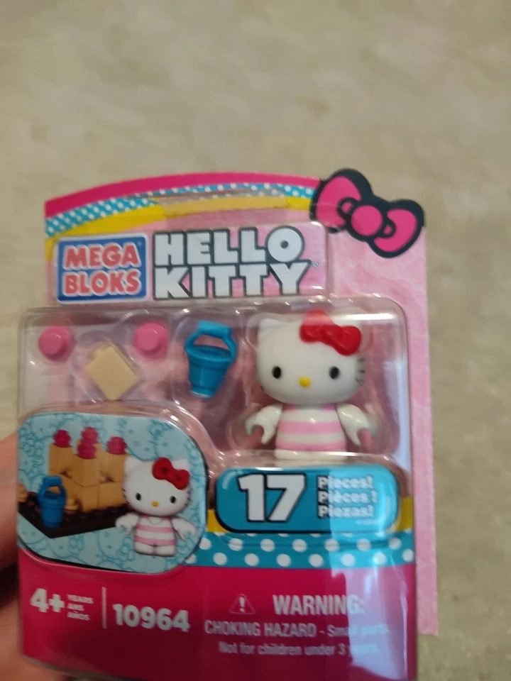 Hello Kitty Mega Bloks 17 piece beach set New in Box and loose Hello Kitty figur - Image 3 of 4