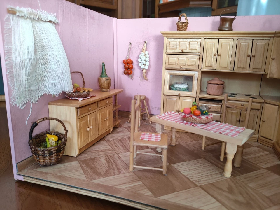 DOLLS HOUSE KITCHEN - CASA DELLE BAMBOLE AMBIENTE CUCINA FATTO A MANO - Immagine 3 di 4