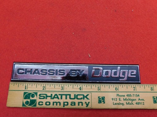 NOS Mopar Dodge Chassis by Dodge Emblem Script Badge #3729588 - Bild 5 von 6