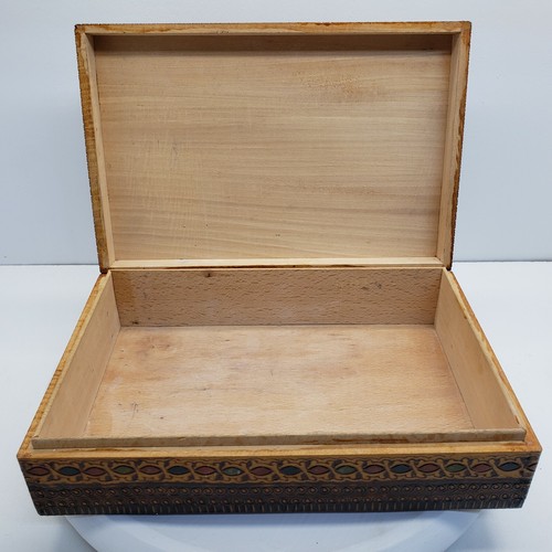 Caja de almacenamiento de pirografía de madera tallada hecha a mano firmada - Imagen 10 de 12