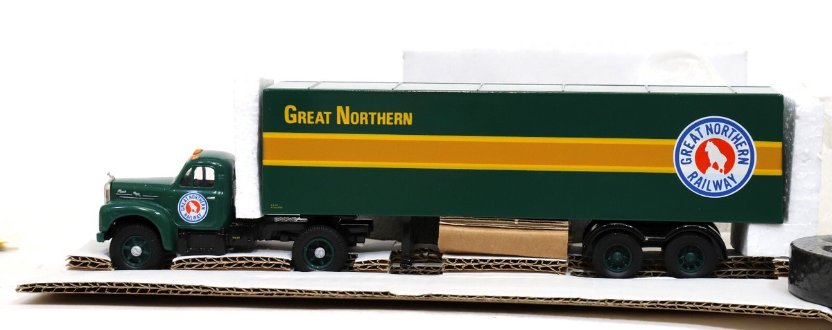 CORGI 52301 GREAT NORTHERN MACK B SEMI - FALLEN FLAGS SERIES