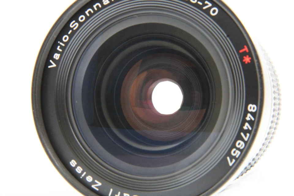Contax Carl Zeiss Vario-Sonnar T* 28-70mm f/3.5-4.5 Zoom MMJ Lens #5495 - Image 3 of 4