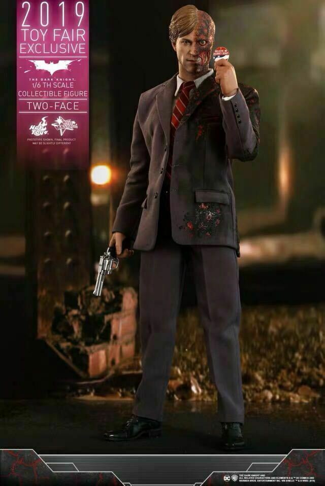 New Hot Toys MMS546 The Dark Knight - Two Face Harvey Dent 1/6