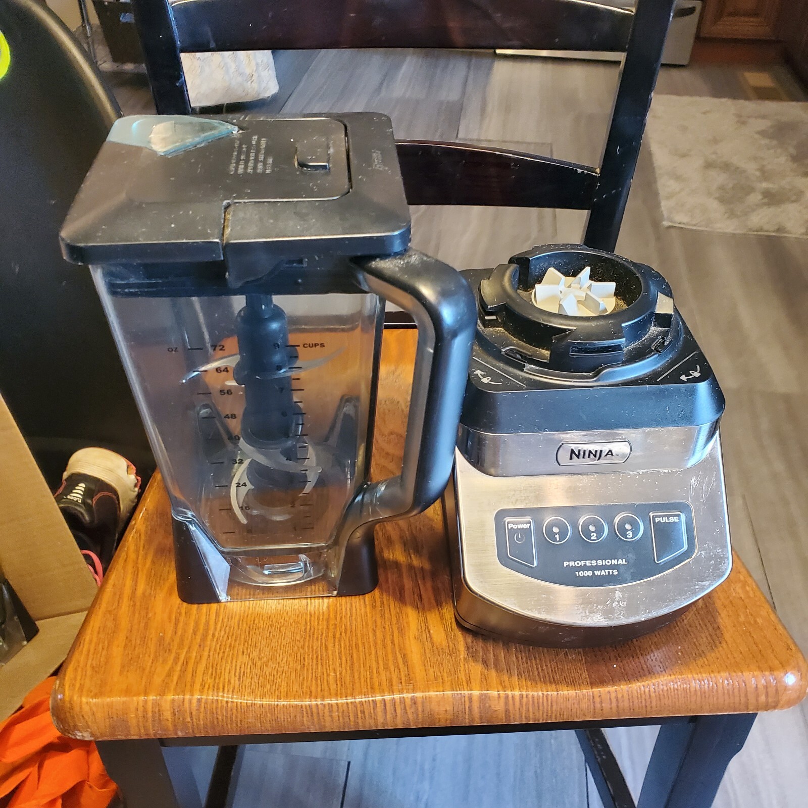 Ninja Professional Blender NJ600 1000W Silver Black Base 72 Oz Pitcher Blade Lid