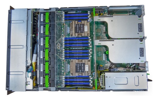 Fujitsu Primergy RX4770 M4 16x 2,5" 4x 6140 256GB RAM 2x 400GB 2x 1,92TB NVME - Bild 2 von 3