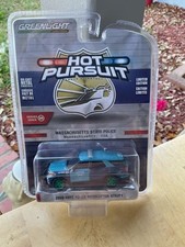 GREENLIGHT HOT PURSUIT MASSACHUSETTS STATE POLICE INTERCEPTOR CHASE 1/64 - NEW