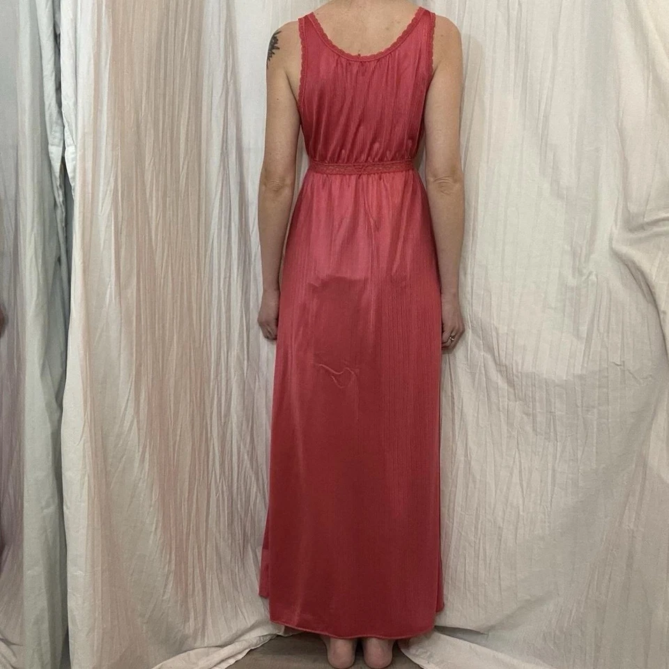Coral Pink Maxi Nightgown With Keyhole Toe Front Vintage 70s Miss Elaine Size M - Image 4 of 4