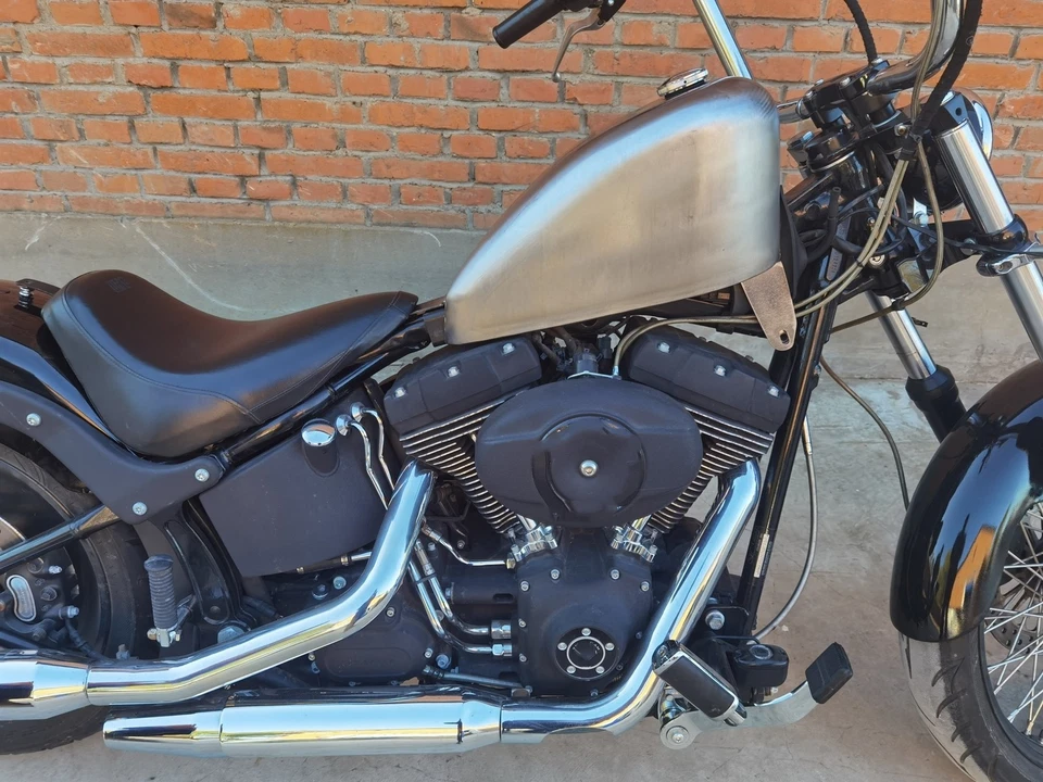 Утюжок бензобака мотоцикла для Harley Softail 2002 2003 2004 2005 2006 1 шт. - Изображение 3 из 4