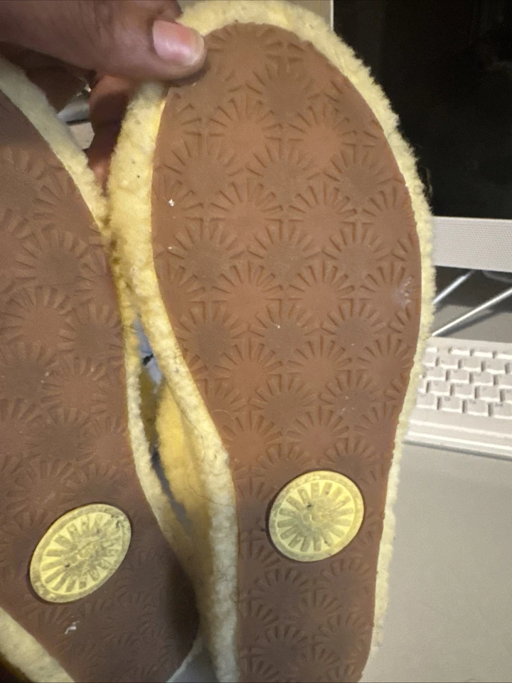 UGG Yellow FLUFF OH YEAH SLIDE SHEEPSKIN SLIPPER SANDALS, US 9 - Image 3 of 3