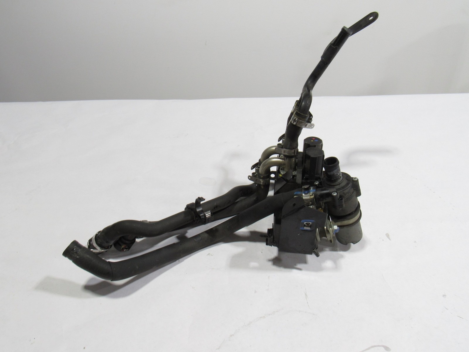 08-12 Maserati Granturismo S 2010 Heater Control Valve Pump Pipe Hose Tube ^:Y