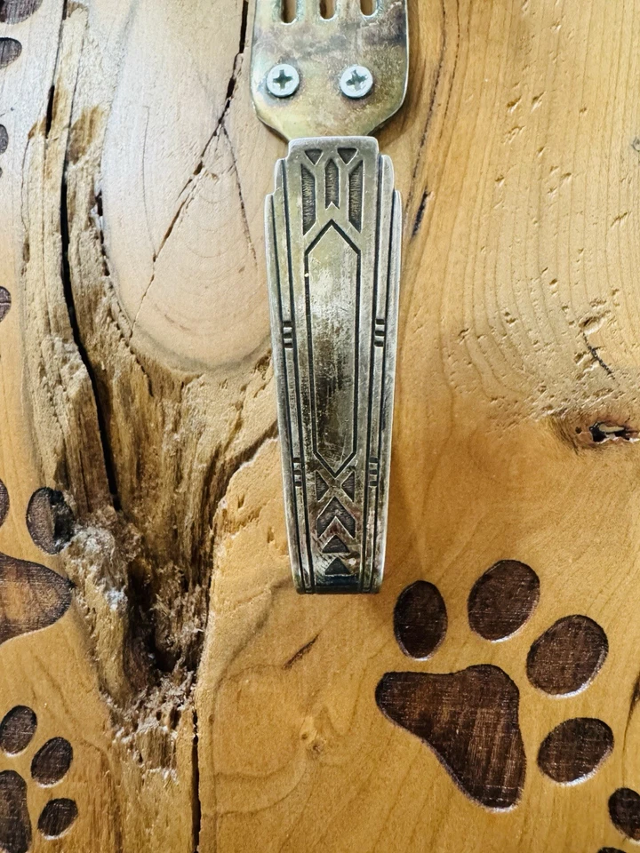 Держатель поводка для собачьей лапы ручной работы. Твердое восстановленное дерево, серебряный крючок для вилки. - Изображение 2 из 4