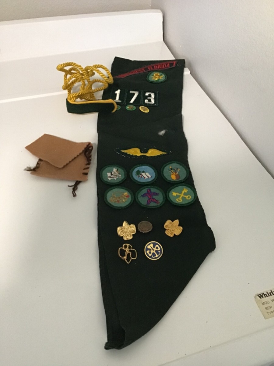 Vintage‎ Girl Scout Green Sash patches and Pins, Beret Hat 1960\'s s-l400.jpg main image 4