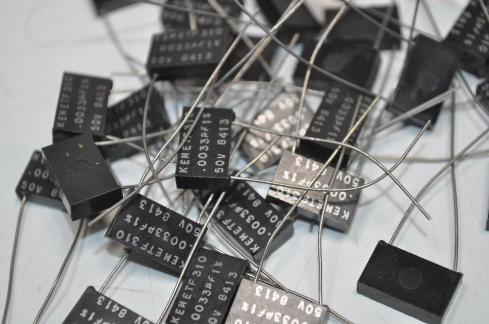 Lote de 30 CONDENSADORES KEMET ELECTRONICS F310 50V .0033uf Foto 2 de 2