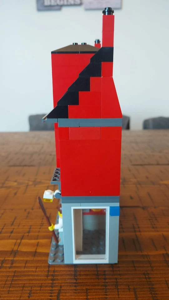 2 sets in 1. LEGO City: 7641 City Corner and the 60017 Flatbed Truck - Image 4 of 4