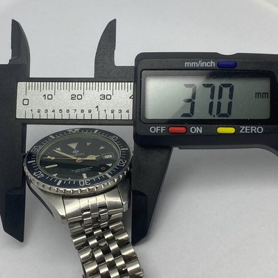 Vintage Swiss Zodiac Red Dot Professional 200 Quartz Dive Watch