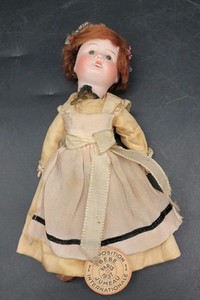 TRES ANCIENNE GRANDE poupée,tête porcelaine ou biscuit,tres bon état,d