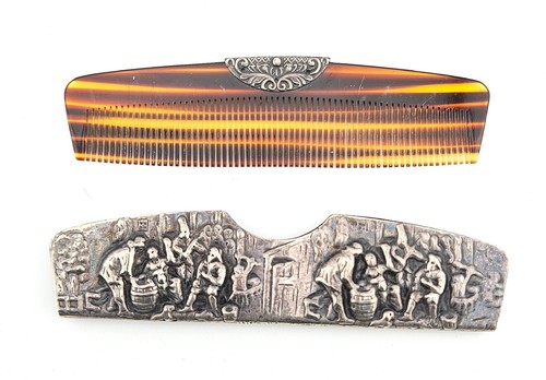 Vintage Silver Tone Comb Holder With Amber Colored Comb J19-4253