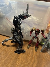 2004 LEGO Bionicle Warriors Toa Lhikan and Kikanalo 8811 Retired Incomplete