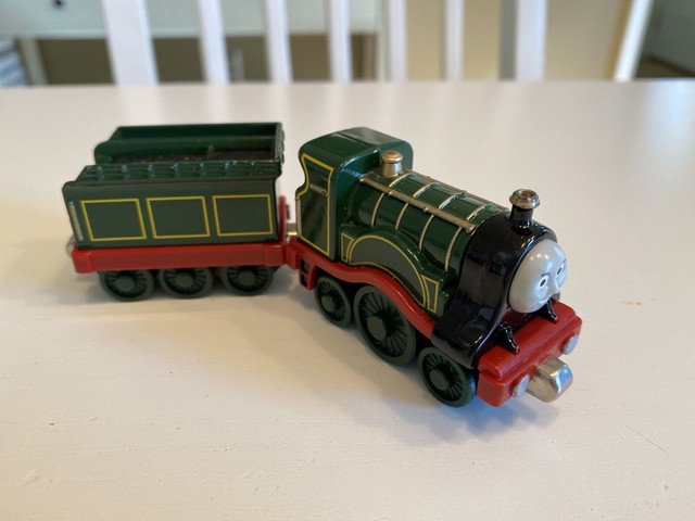 thomas and friends 12v electric train ride on