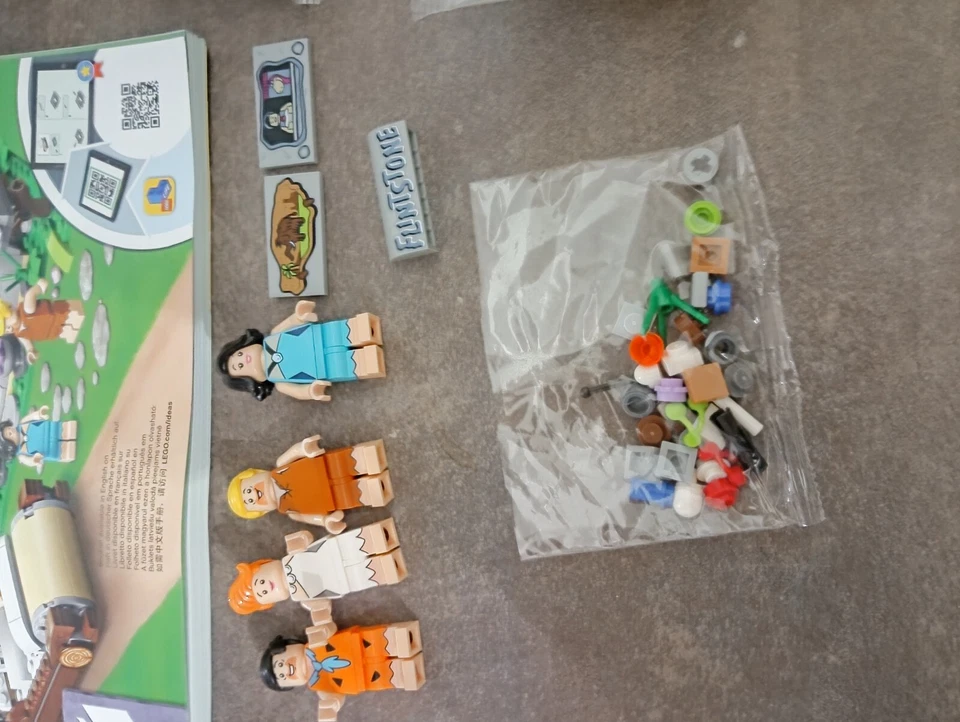 LEGO Ideas 21316 The Flintstones, foto 2 di 5