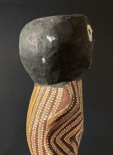 FIGURA TÓTEM GRANDE ABORIGEN AUSTRALIANO MOKOY ESPÍRITU ESCULTURA AUDREY PETYARRE - Imagen 11 de 12