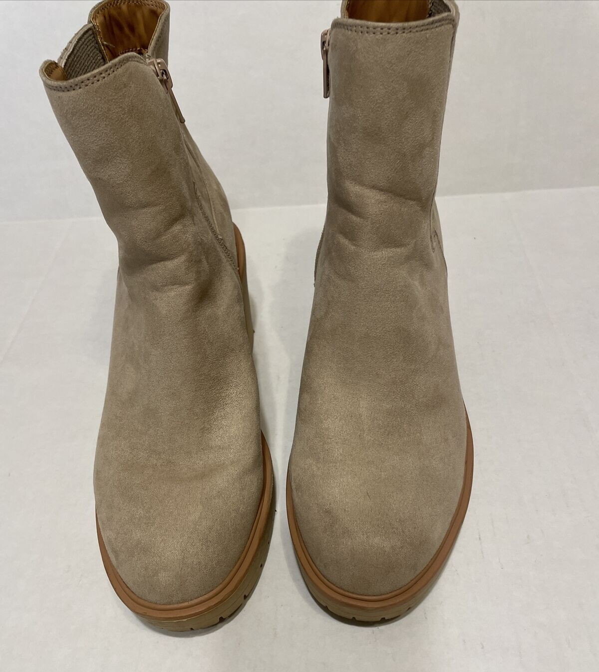 Universal Thread Womens Beige Round Toe Chunk Hee… - image 1