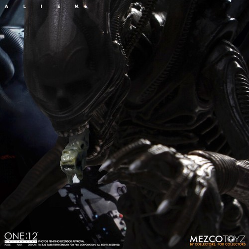 Alien One:12 Collective Action Figure 1979 Mezco Toyz - Picture 7 of 13