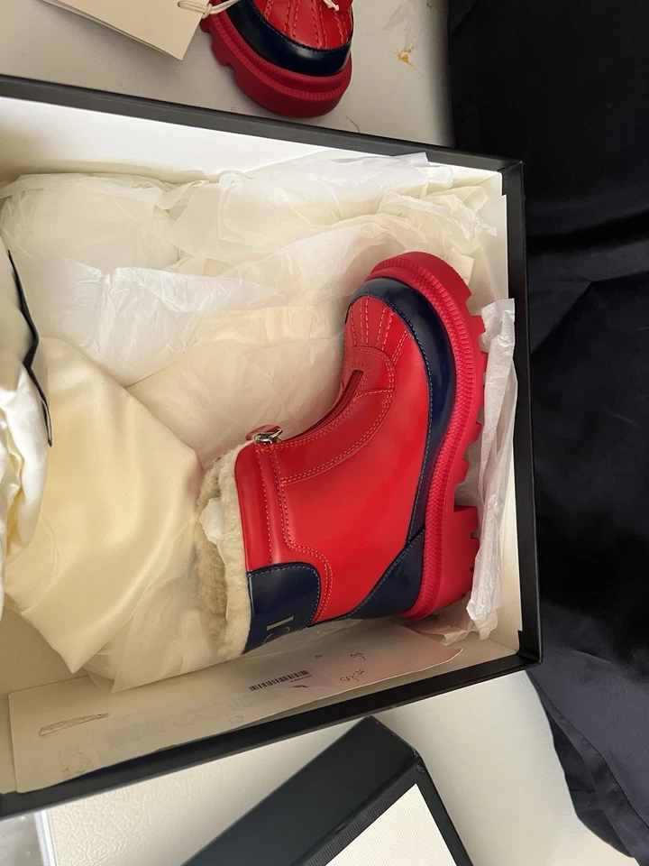 Gucci Unisex Niños Rojo Charol Lana Forro Tobillo Botas de Lluvia Talla 26 Foto 2 de 4