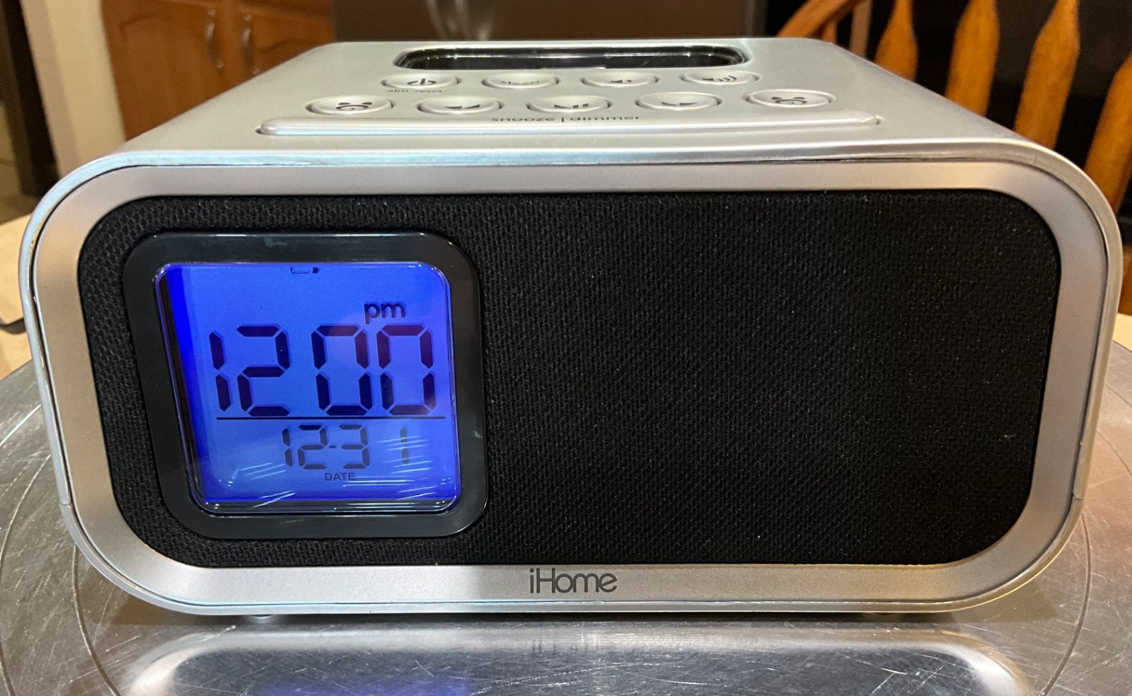 iHome Ih22 Alarm Clock Speaker System for Ipod/iphone With 30 Pin