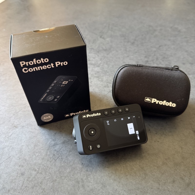 **Profoto Connect Pro Remote for Sony ** used only 4 times. 