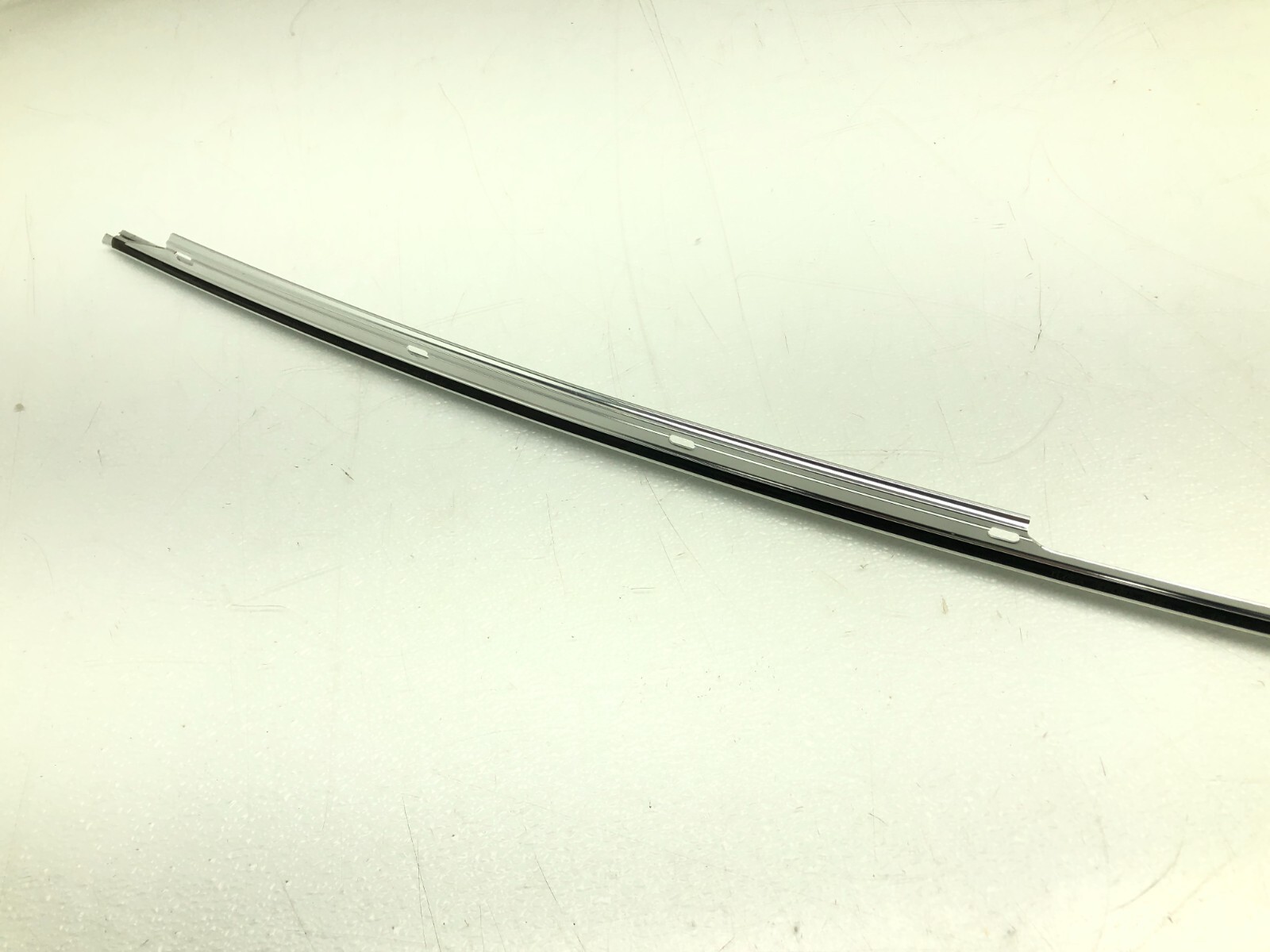2017-2020 MASERATI LEVANTE RIGHT PASSENGER UPPER DOOR ROOF DRIP MOLDING OEM.