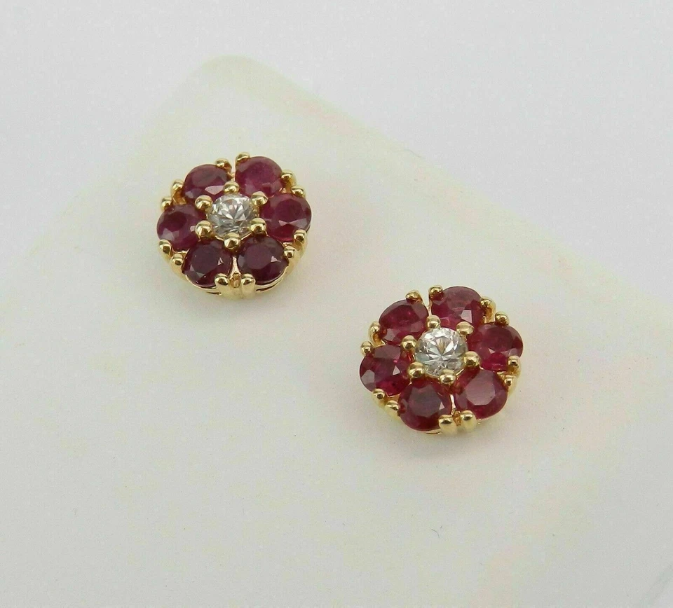 Pendiente de flor de corte redondo de 1 quilate rubí rojo genuino chapado en oro amarillo de 14 k plateado Foto 3 de 4