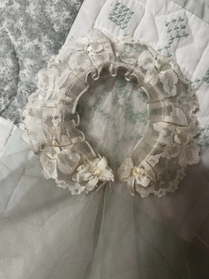 Velo vintage de tul de encaje con flores de la década de 1950 para niñas de la Santa Primera Comunión Foto 2 de 4