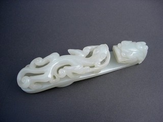 A LARGE 5 1/4" CHINESE WHITE JADE DRAGON BELT HOOK 18/19THC
