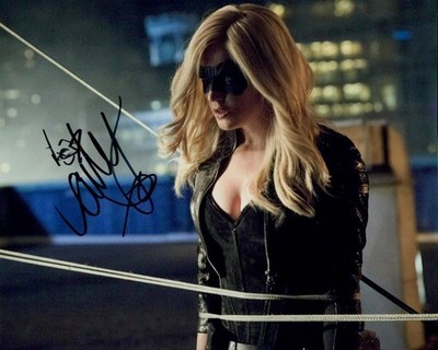 ARROW - SARA LANCE AUTOGRAMM # CAITY LOTZ # +  UACC COA !!!