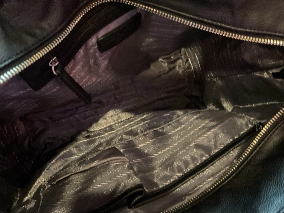 NUEVO CON ETIQUETAS ~ Bolso de hombro Simply Vera Wang de cuero sintético negro Foto 4 de 4