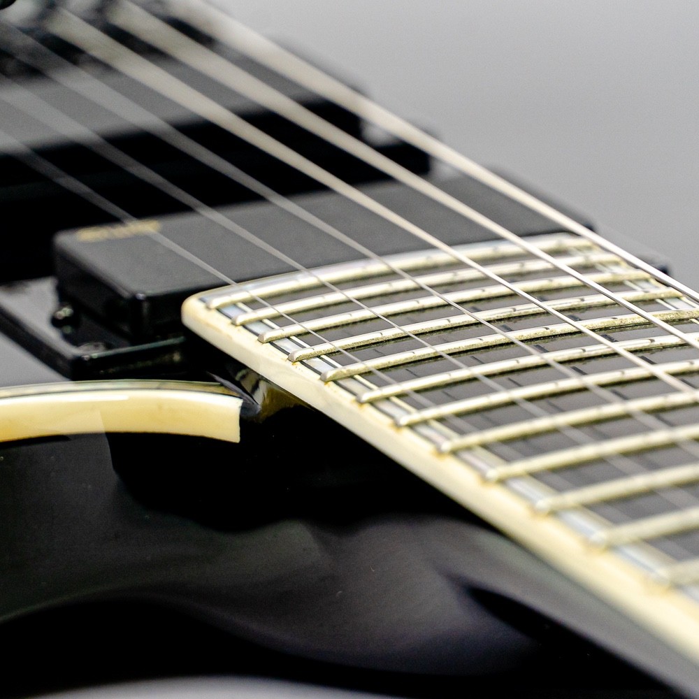 B.C. Rich NJ Deluxe Warlock w/ EMGs, Floyd Rose, GigBag – Sleek