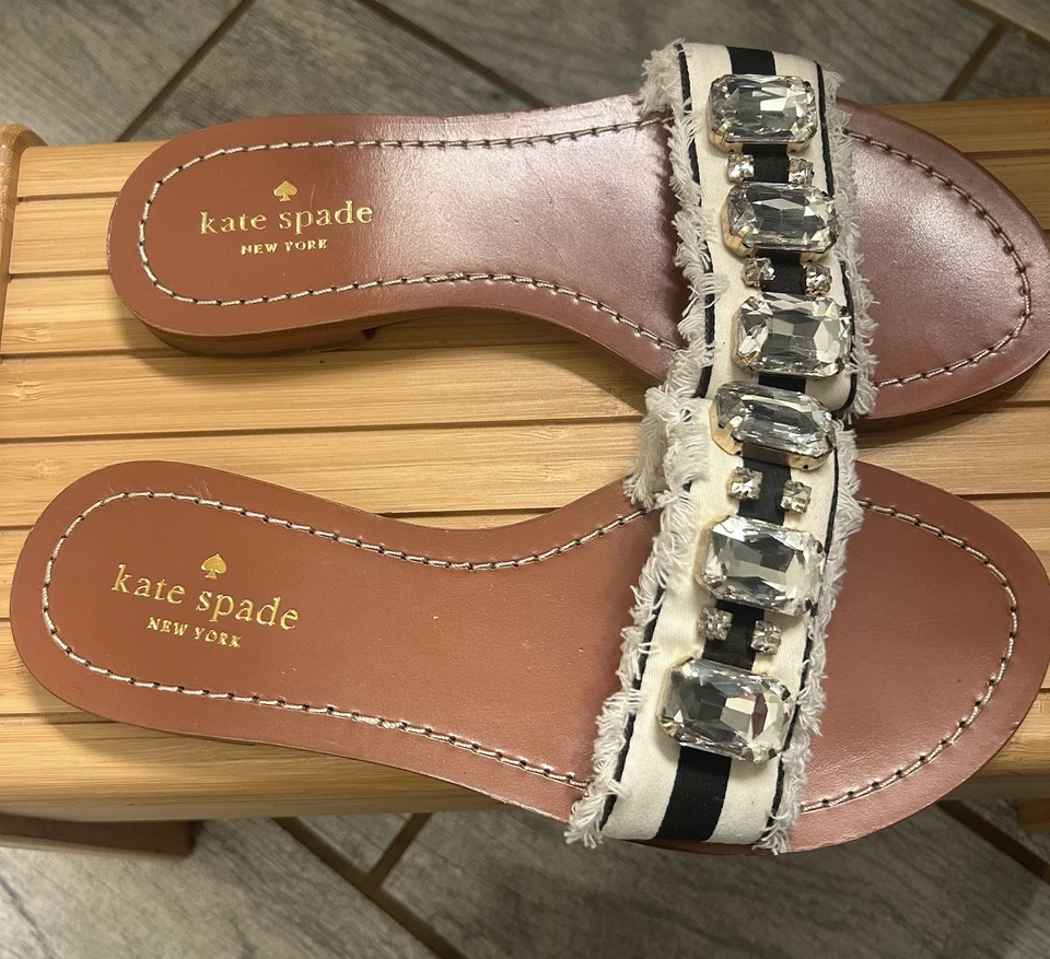 Sandalias para mujer Kate Spade New York de cuero deslizables con adornos talla 7 Foto 2 de 4