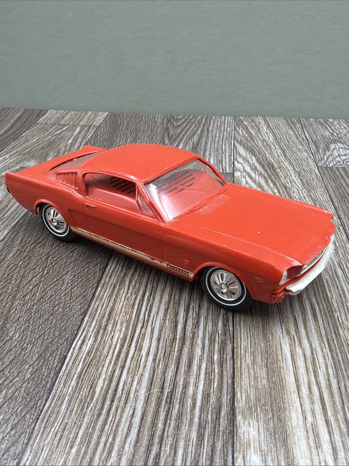 Vtg 1966 Ford Mustang Fastback Philco P-22 Dealer Promo AM Radio Car Red Read