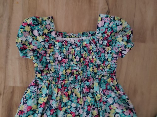 girls adorable GAP Kids floral smocked dresses size 4/5 twins - Picture 4 of 7