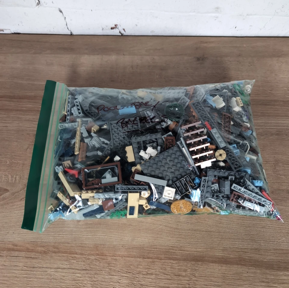 LEGO Modular Buildings 10246 Detective's Office, photo 2 of 5
