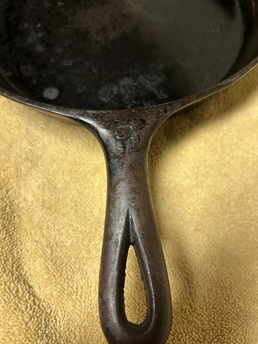 Unrestored Griswold Cast Iron No. 8 Skillet 10.5” 704z Erie, PA - Picture 8 of 11