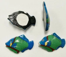 4 RETRO BLUE GREEN FISH FLAT BACK HANDPAINTED WOOD FINDINGS T300