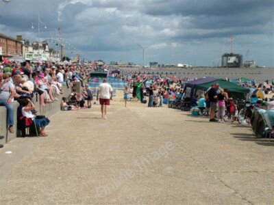 Photo 6x4 Lowestoft beach crowd Looking north on South Beach, towards the c2009