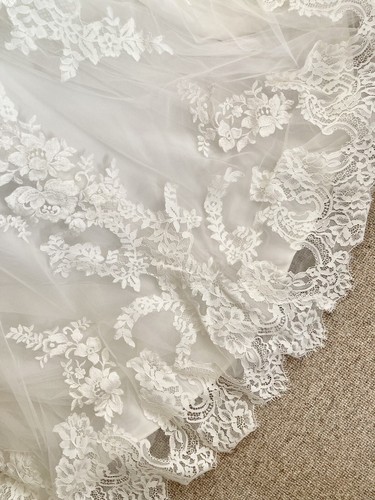 3 🟡 Charis by Pronovias | Size 14 | Ivory Lace Wedding Dress - Picture 9 of 12