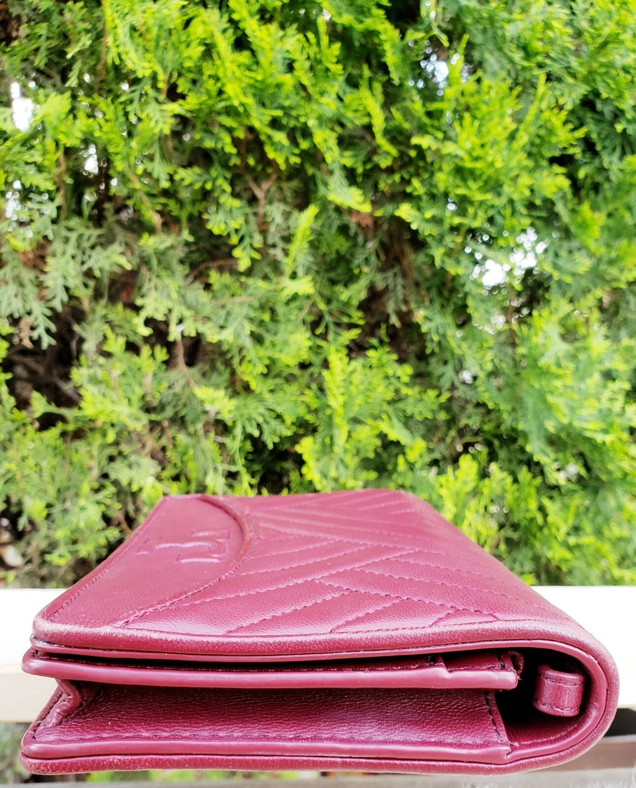 Portafoglio piatto Tory Burch Alexa a tracolla granato imperiale