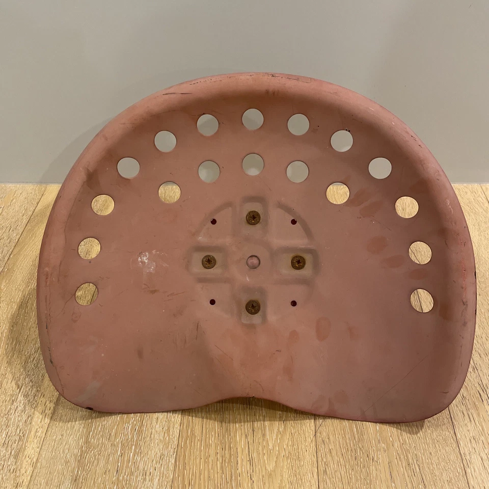 Asiento de tractor vintage de acero macizo con montaje atornillado color rojo Massey Ferguson Foto 4 de 4