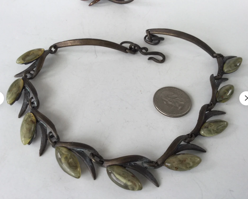 Delphine Nardin Paris Halskette Ohrringe Set Clip Back grüne Steine Set Vintage - Bild 1 von 3