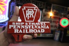 RARE 1950s PENNSYLVANIA RAILROAD RR TRAIN STAMPED PAINTED METAL TOPPER SIGN GAS